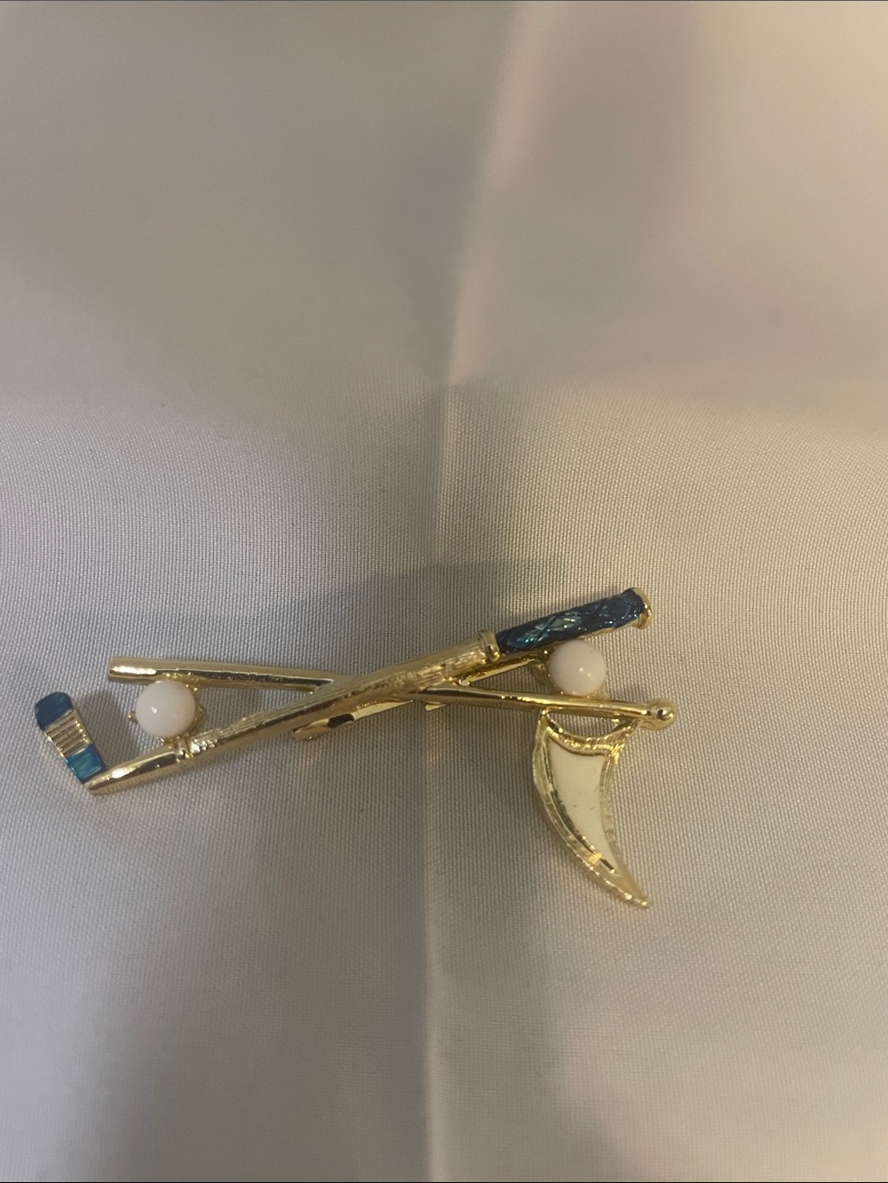 Vintage Gerry Gold-Tone Blue Accent Golf Club Brooch with White Beads